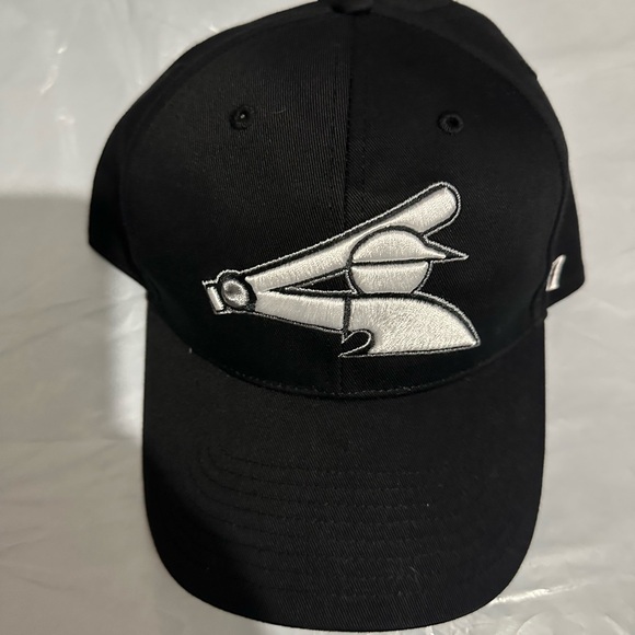 Lot of Adjustable Hats- MLB, Orvis, Levi’s - Picture 2 of 11